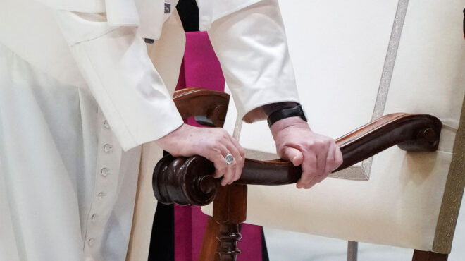 ο-πάπας-κατά-του-εχθρού-μπερκ-562756888