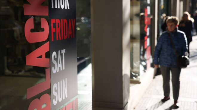 δεύτερο-χέρι-ρούχα-από-μεγάλες-αλυσ-562711360