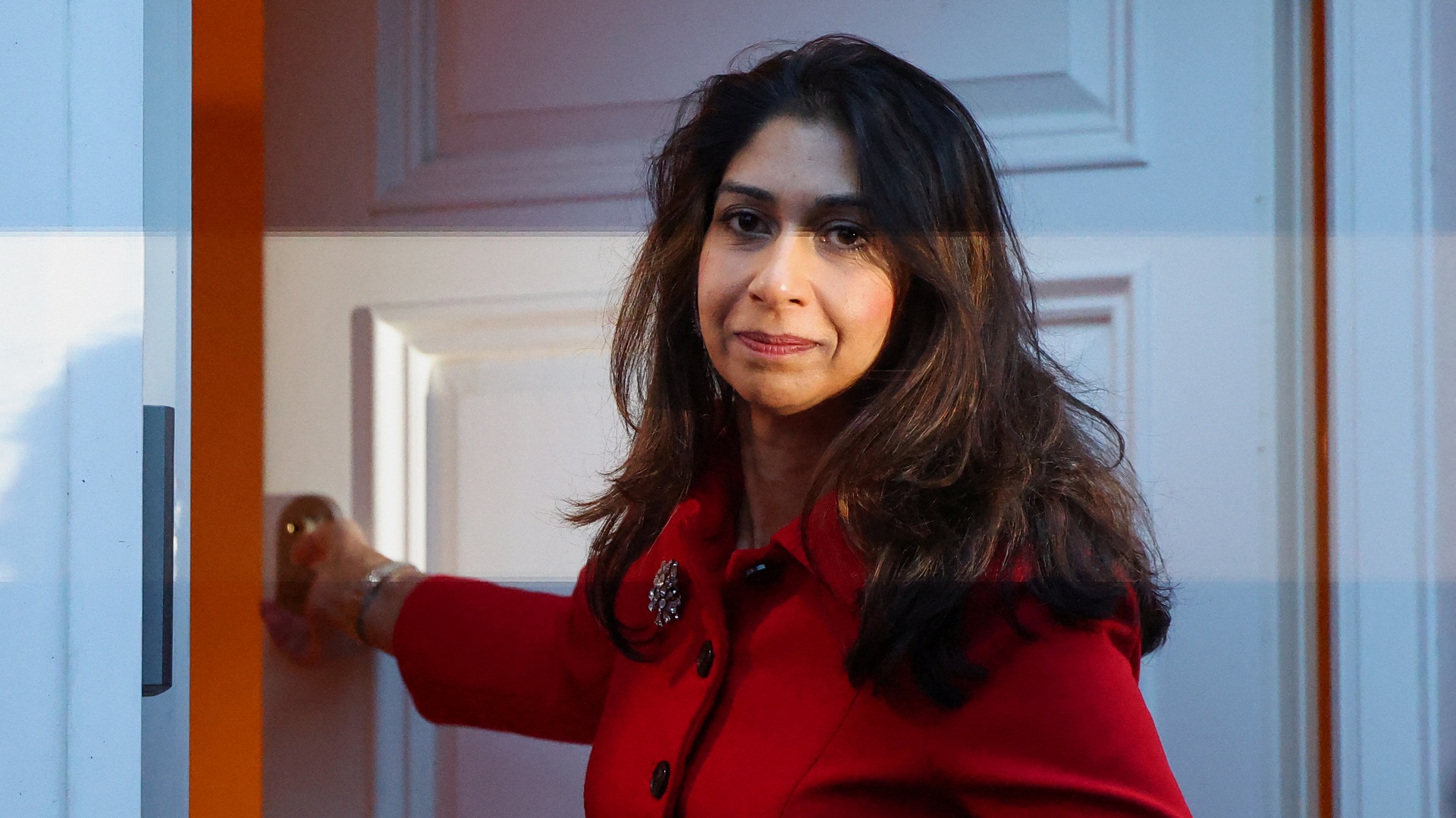 Βρετανία: Επιστρέφει ο Κάμερον ως υπουργός Εξωτερικών-1