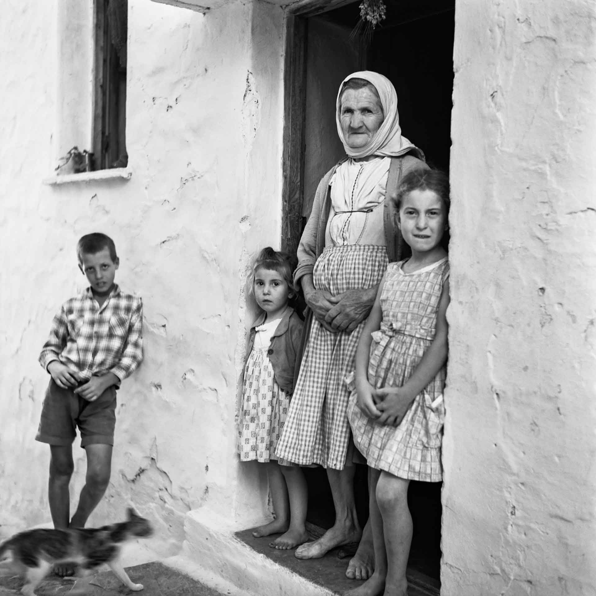 Ένα συγκινητικό λεύκωμα για τη μεταπολεμική Ελλάδα-5