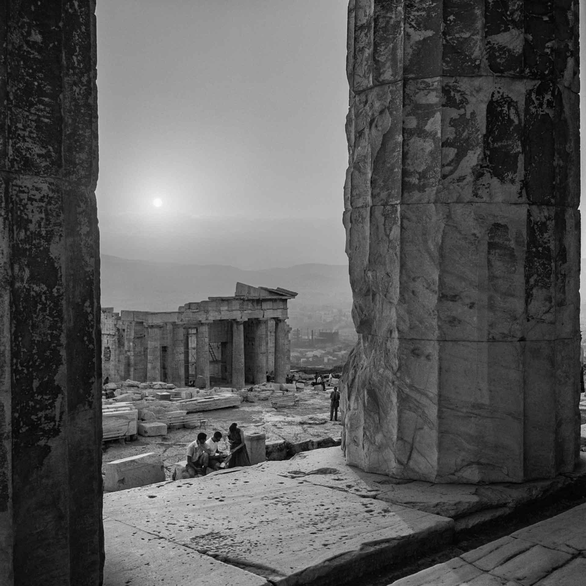 Ένα συγκινητικό λεύκωμα για τη μεταπολεμική Ελλάδα-1