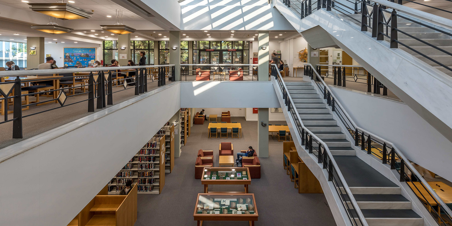 Οι Αντετοκούνμπο και το Αμερικανικό Κολλέγιο στηρίζουν τους νέους-1