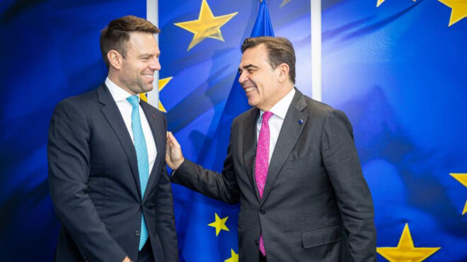 προσεχώς-χωρίς-ομπρέλα-ο-συριζα-562717039