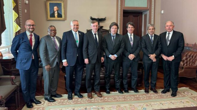 χαβιέρ-μιλέι-συνομιλίες-με-συμβούλου-562755205