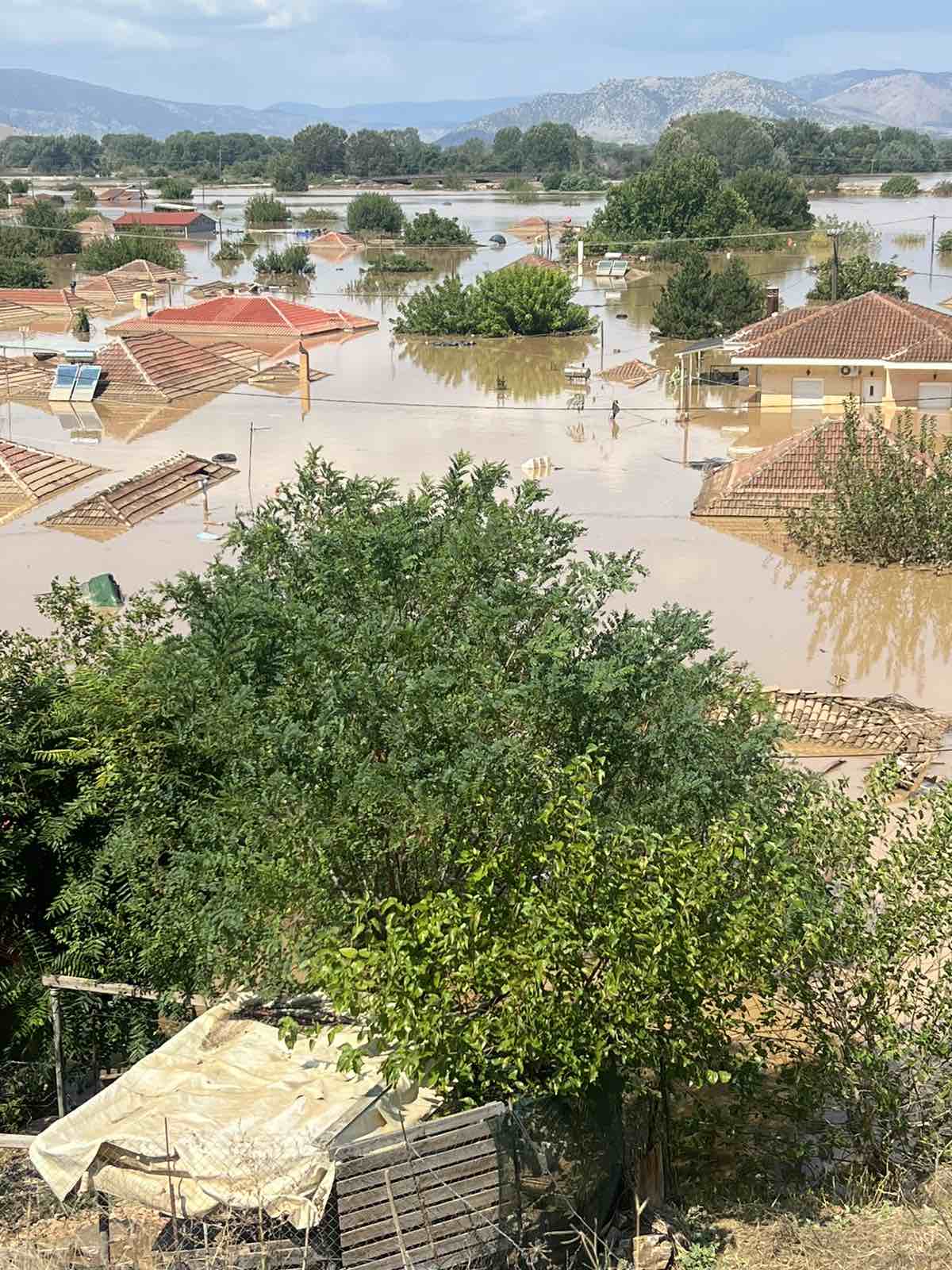 Η ζωή σε ένα τροχόσπιτο έξω από το διαλυμένο Κεραμίδι Τρικάλων-7