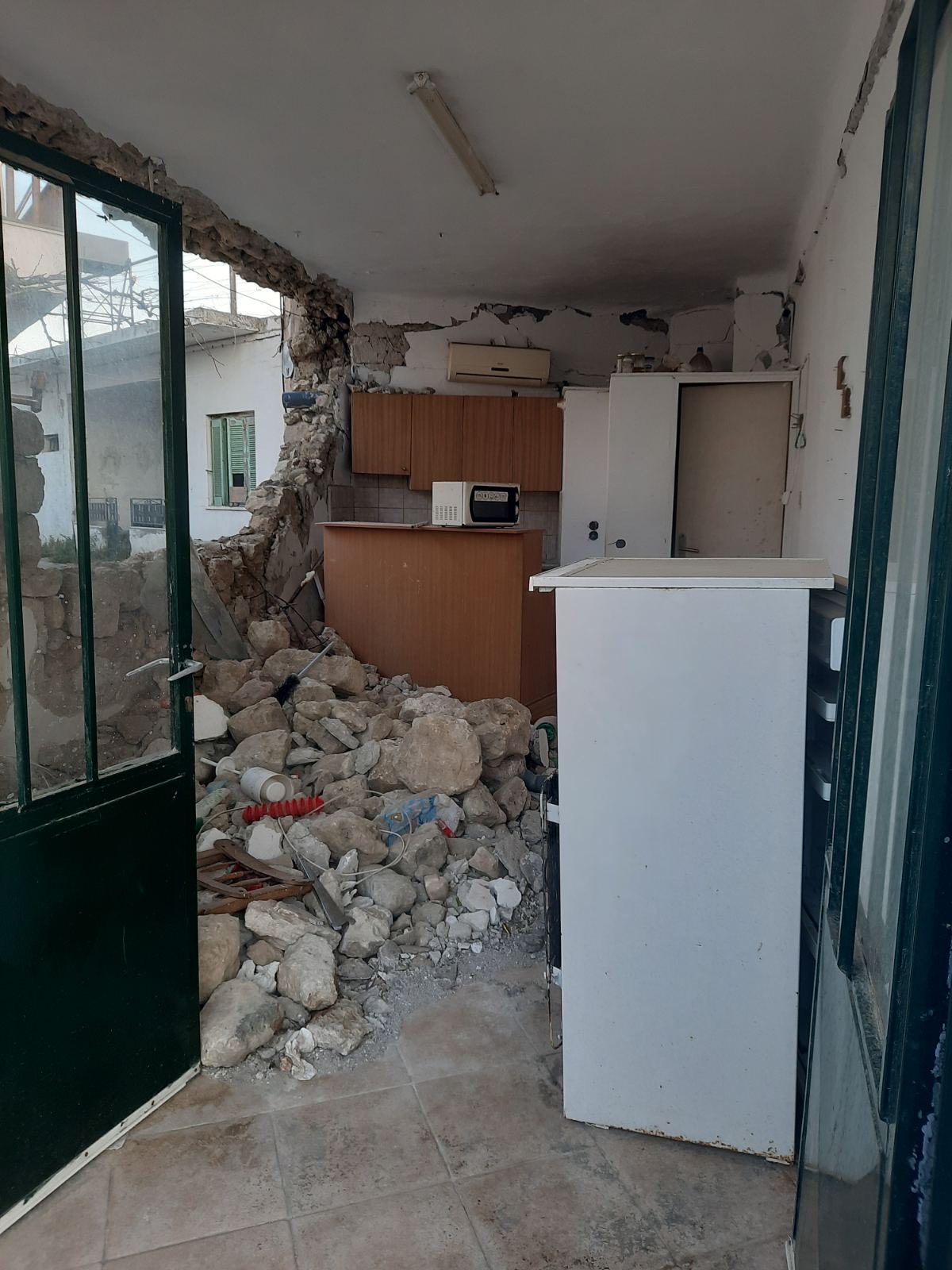 Αρκαλοχώρι: «Το χωριό μας έσφυζε από ζωή και σήμερα δυο χρόνια μετά τον σεισμό φυτοζωεί»-2