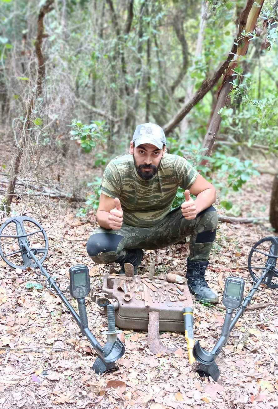 Οι «Ιντιάνα Τζόουνς» που σκάβουν την Ελλάδα για να βρουν χρυσές λίρες-2