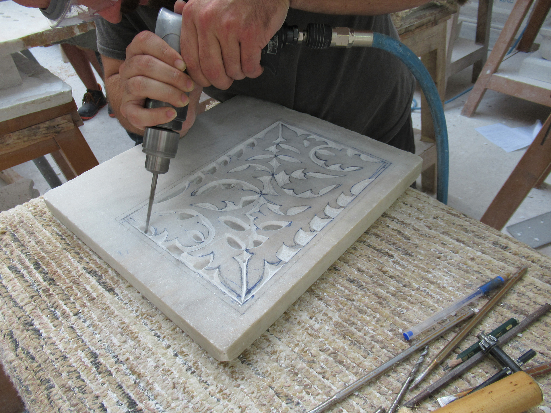 Οι γητευτές των μαρμάρων-2