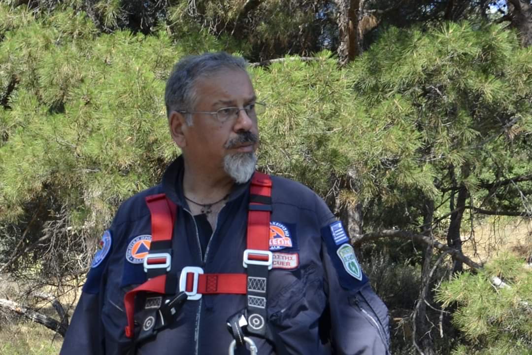 Ο εθελοντής που έσωσε τη ζωή του μαραθωνοδρόμου-1