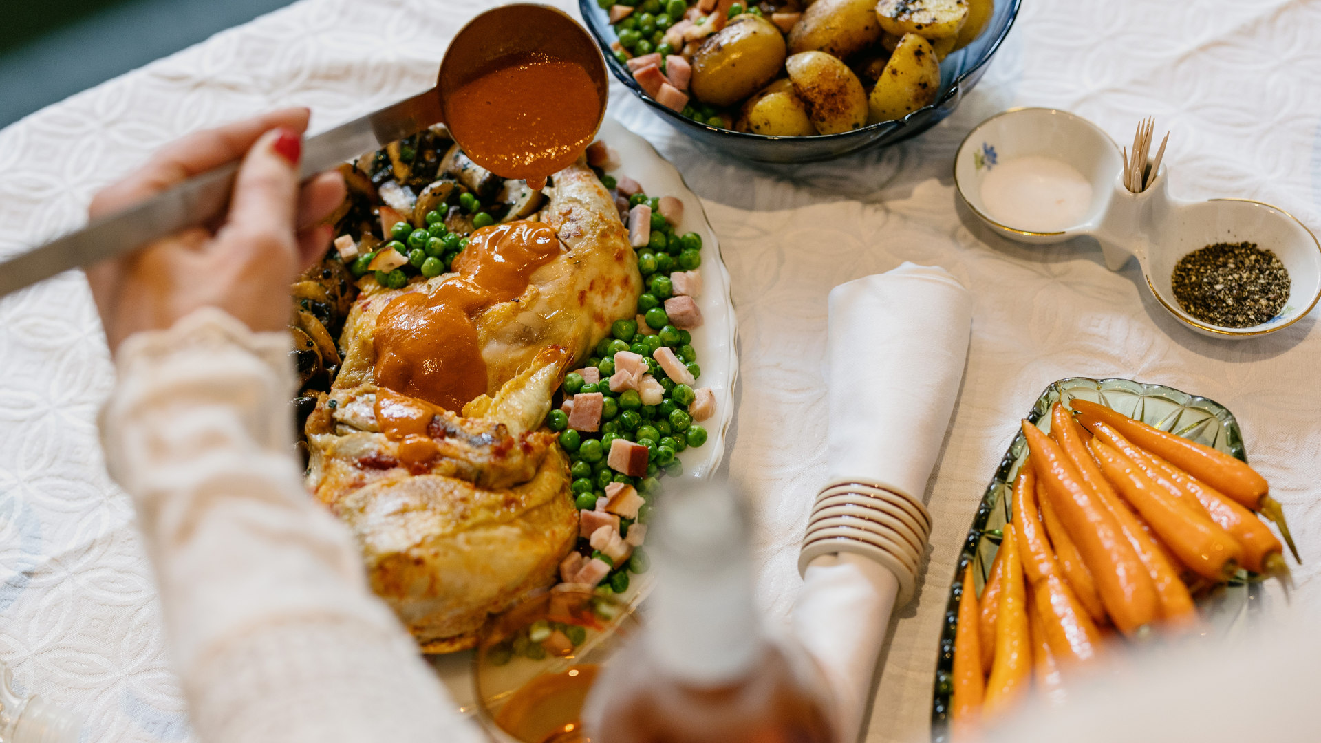 Κότα «Bonne Femme» στην κατσαρόλα με κρέμα ντομάτας-2