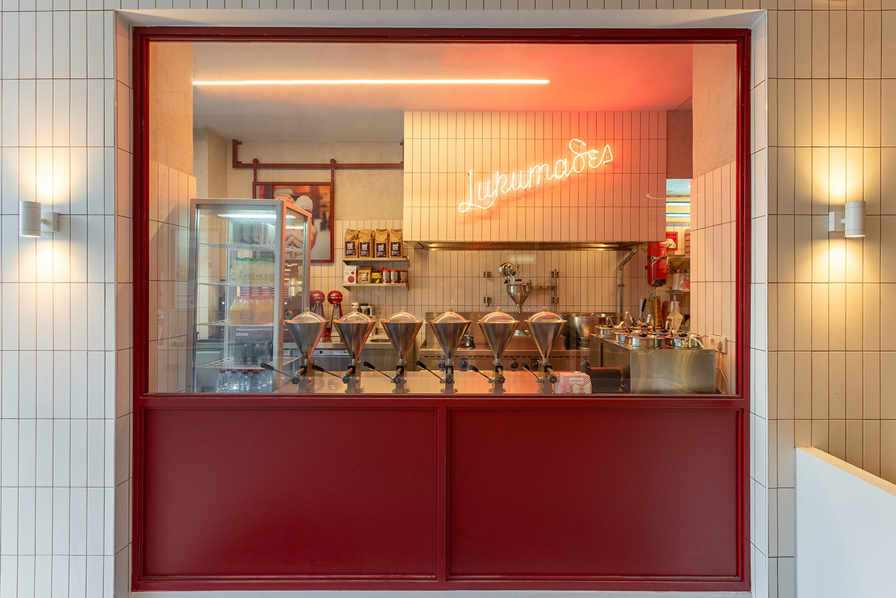 LUKUMÁΔΕΣ: Γιορτάζουν 10 χρόνια με νέα καταστήματα σε Πειραιά και Ακρόπολη-1