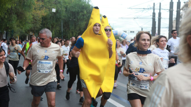 στη-γαδα-ο-σύζυγος-και-η-κόρη-της-ελένης-562724992