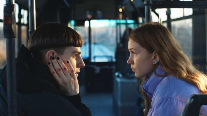 το-κινητό-παίρνει-τη-θέση-και-της-τηλεό-562708447