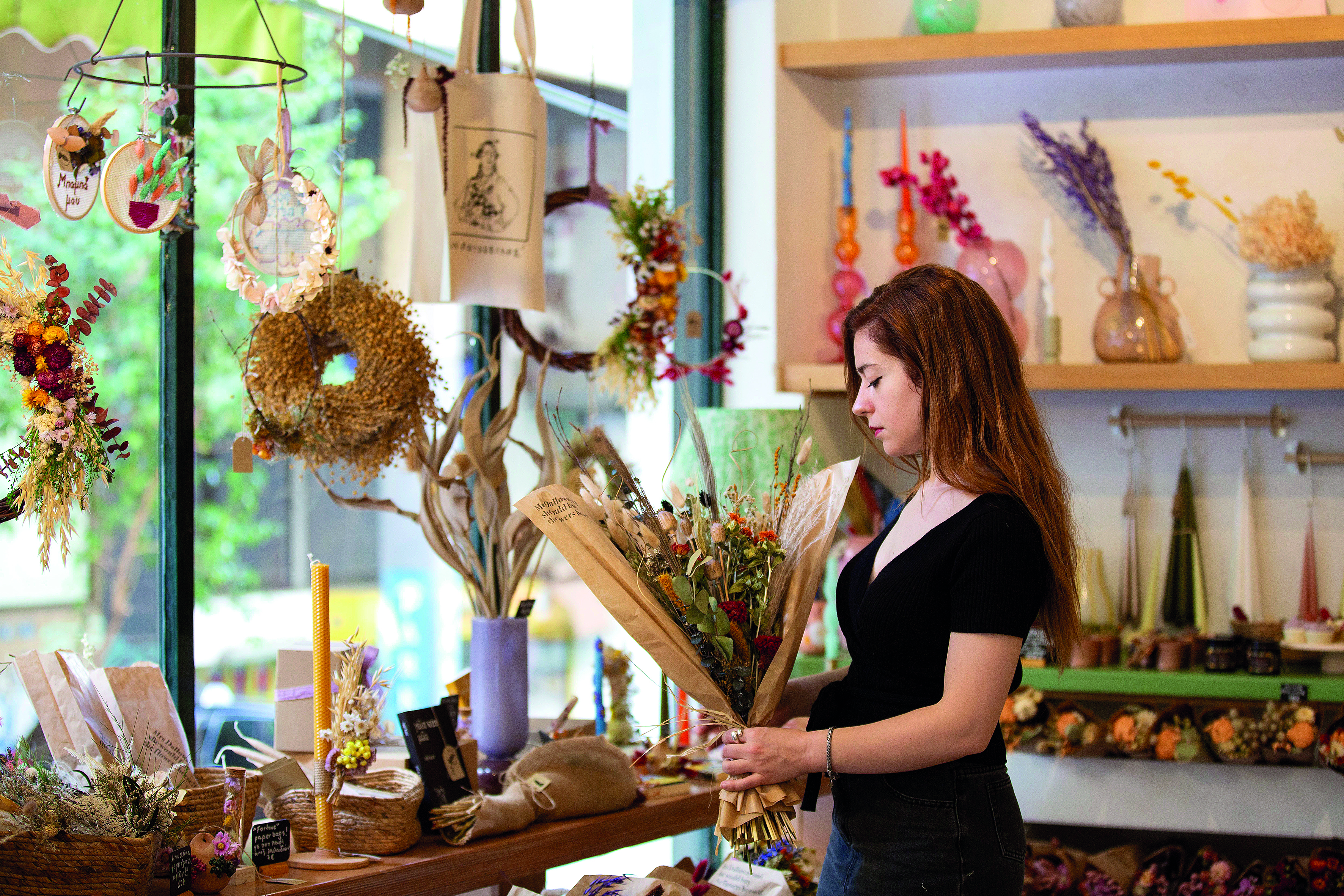 5 αθηναϊκά ανθοπωλεία προτείνουν την τέλεια ανθοδέσμη για το σπίτι-2