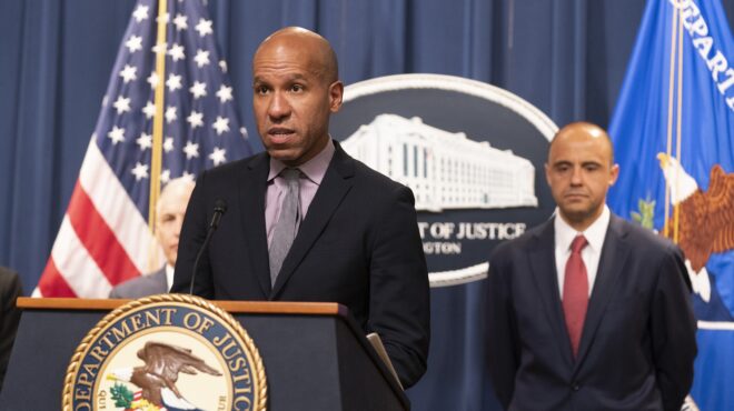 αμερικανός-υπουργός-φτάνει-στην-τουρ-562753279