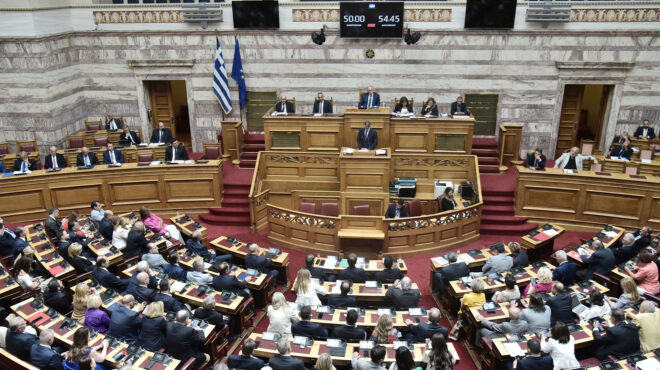 βουλή-live-η-συζήτηση-για-την-ανασυγκρότη-562742521