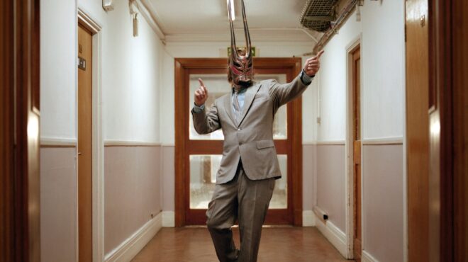 καμίλ-ο-σάλιβαν-κατοικώ-μέσα-στο-τρ-562731835