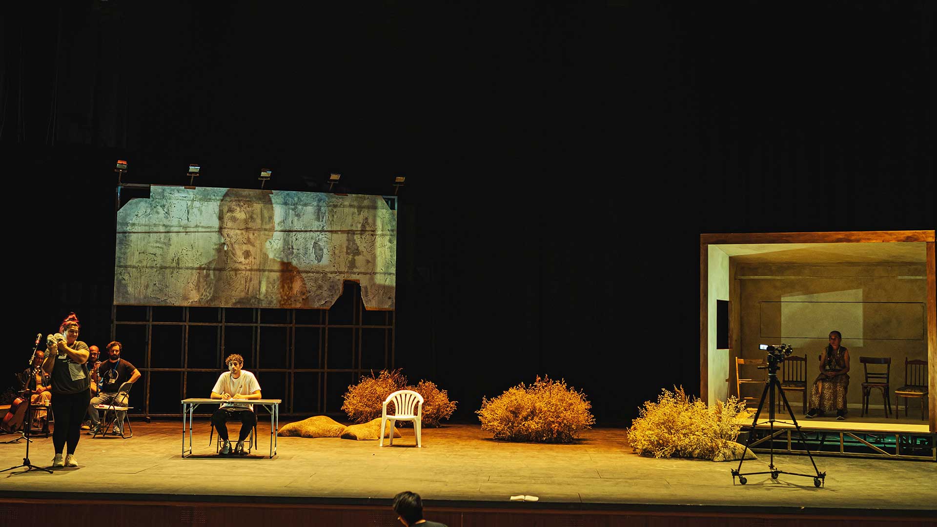 «Romáland»: Η τέχνη του να μιλάς γι’ αυτό που είσαι-1