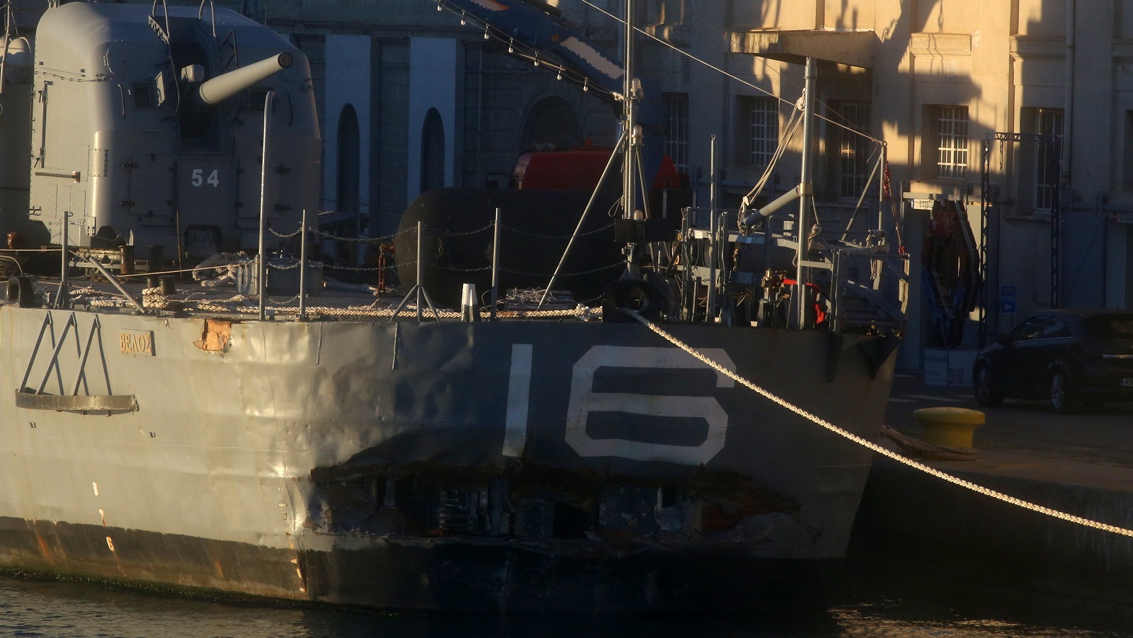 Θεσσαλονίκη: Επιτυχής η ρυμούλκηση του αντιτορπιλικού «Βέλος» στον ΟΛΘ-1