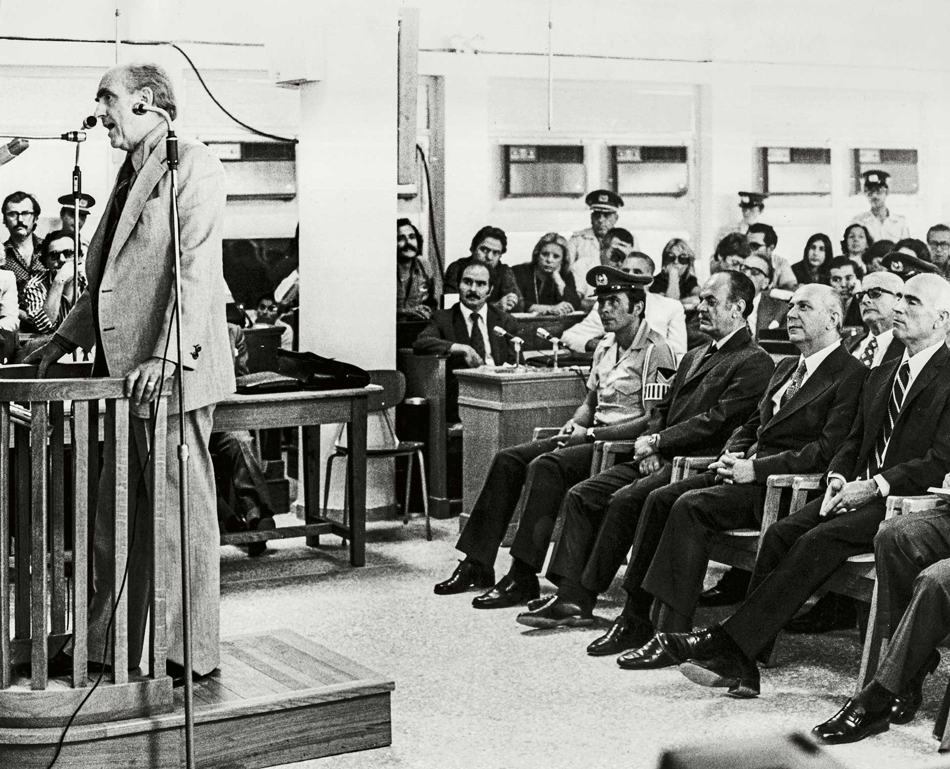 Υπάνθρωποι στο εδώλιο – Μαρτυρίες και καταθέσεις-1