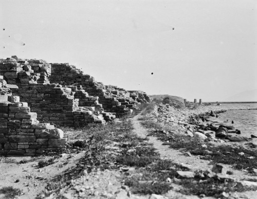 Η θάλασσα απειλεί τη Δήλο-2