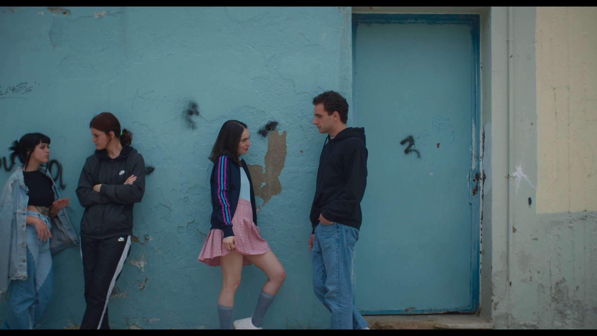 Κατάλληλο για άνω των 16 ετών-1