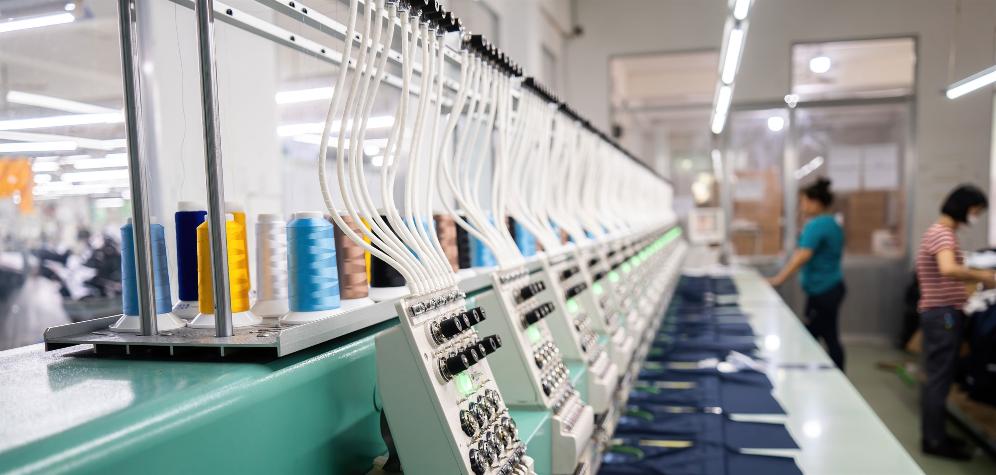 Από τα μαγιό κατευθείαν στα παλτά οι βιτρίνες των καταστημάτων-1