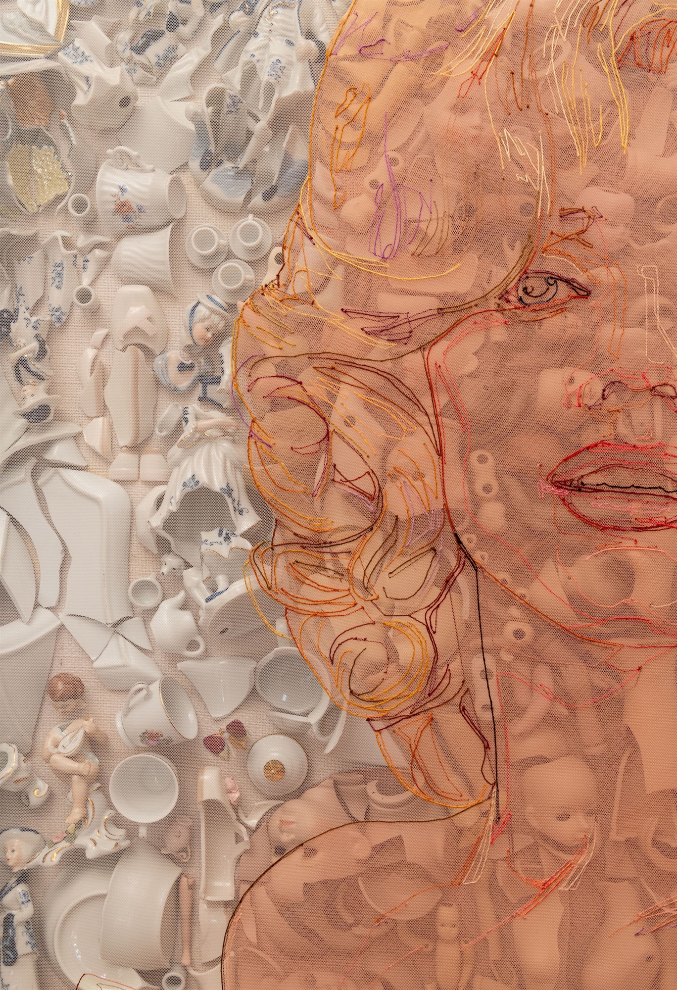 Σπασμένα φλιτζάνια, κλωστές και η Μέριλιν-1