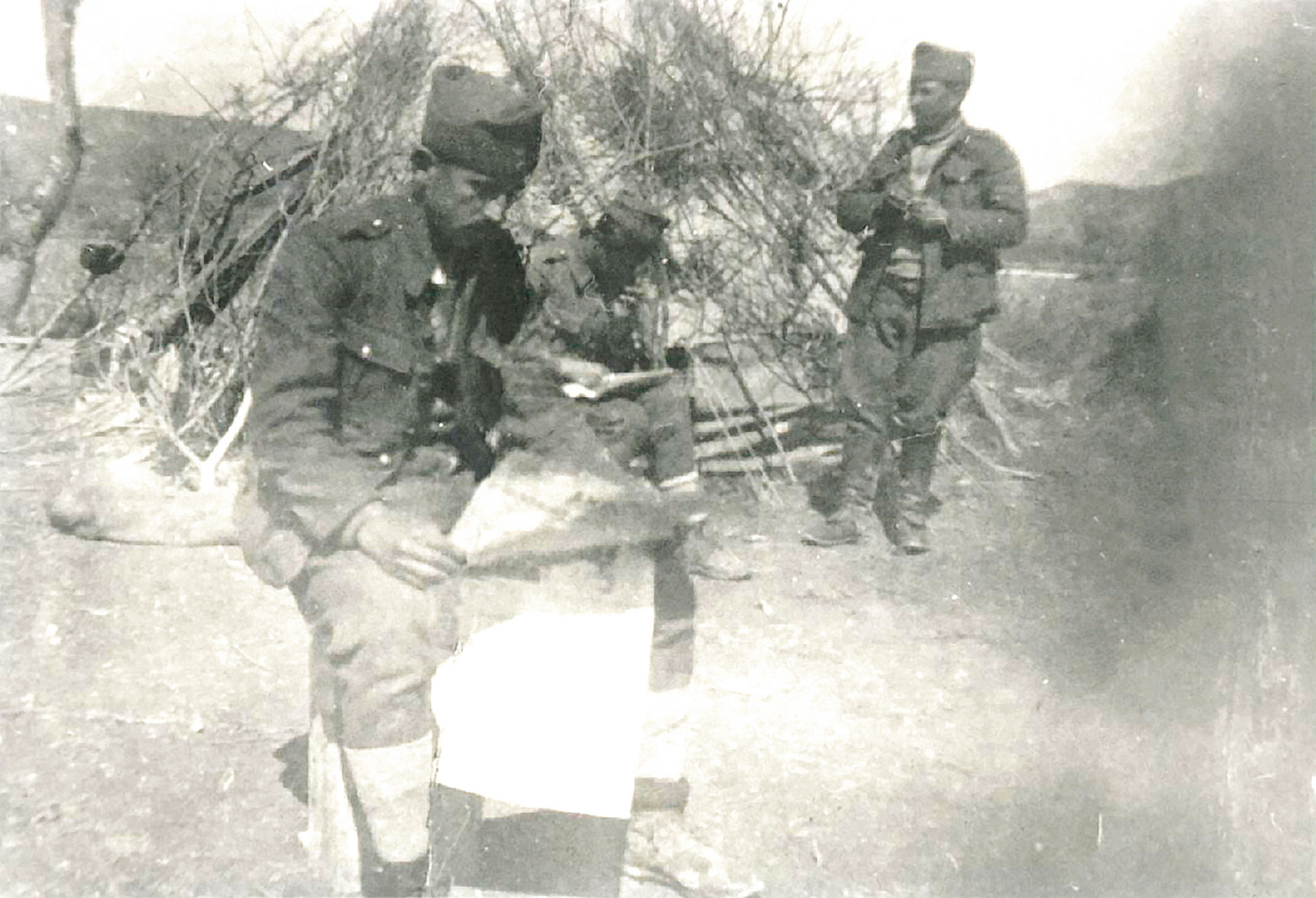 «Έπεσε η Κορυτσά! Έπεσε η Κορυτσά! Τρέχαμε πέρα-δώθε, φωνάζοντας δυνατά και το: Αέρα! Αέρα! Ιταλοί!»-11