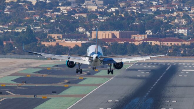 οι-αεροπορικές-εταιρείες-μειώνουν-τι-562722724