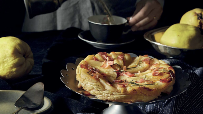 ανάποδη-τάρτα-με-κυδώνια-μπέικον-και-α-562740766