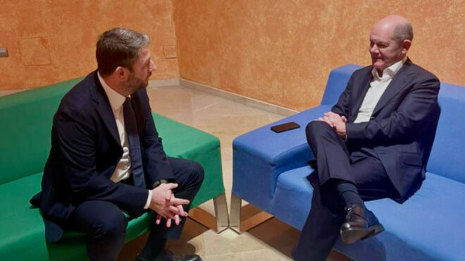 συνάντηση-ανδρουλάκη-με-σολτς-στη-μάλ-562724533