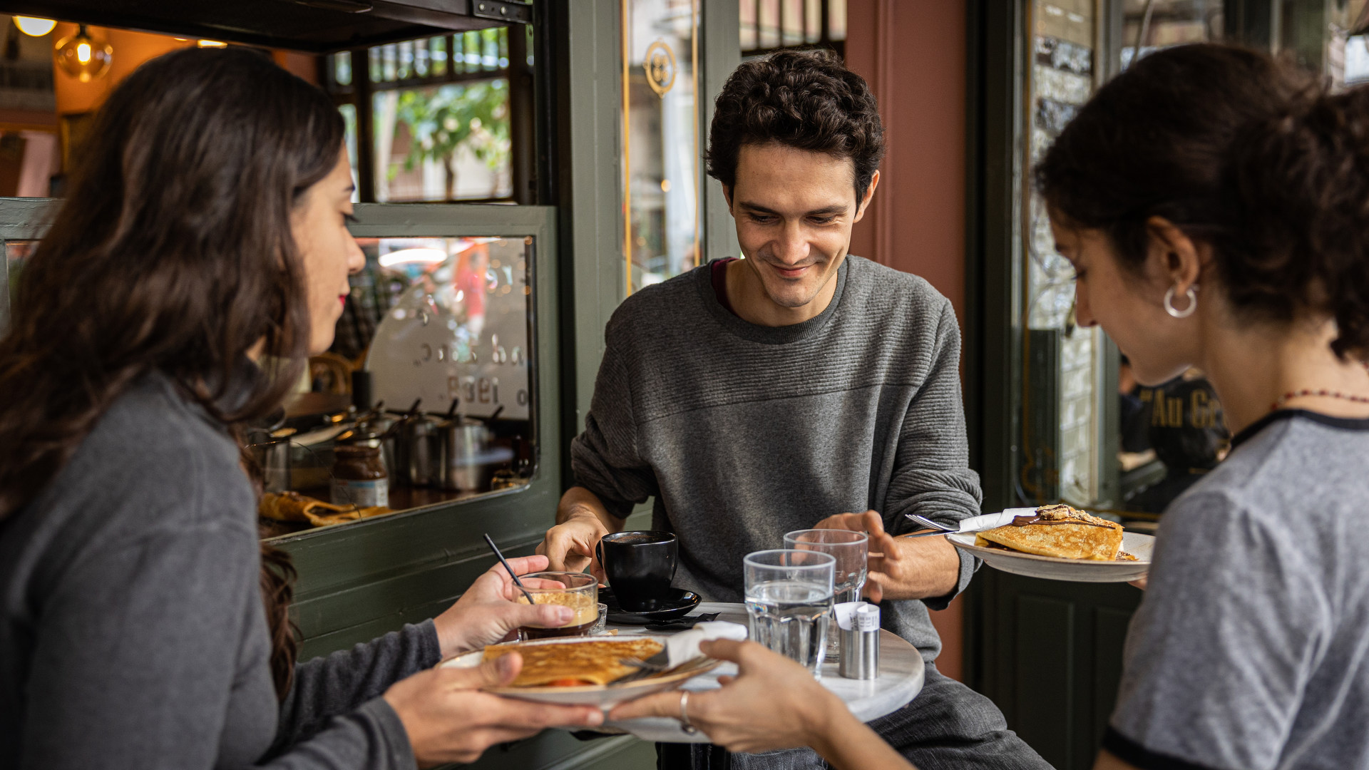 Au Grand Zinc: Η πιο παλιά κρεπερί της Αθήνας βρίσκεται στα Εξάρχεια-1