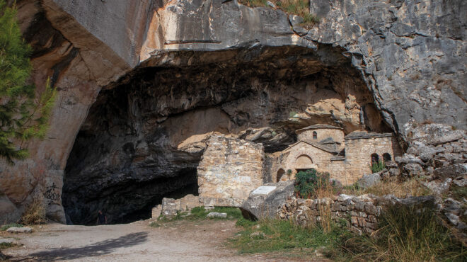 στο-σπήλαιο-νταβέλη-στα-χνάρια-των-μαρ-562757584