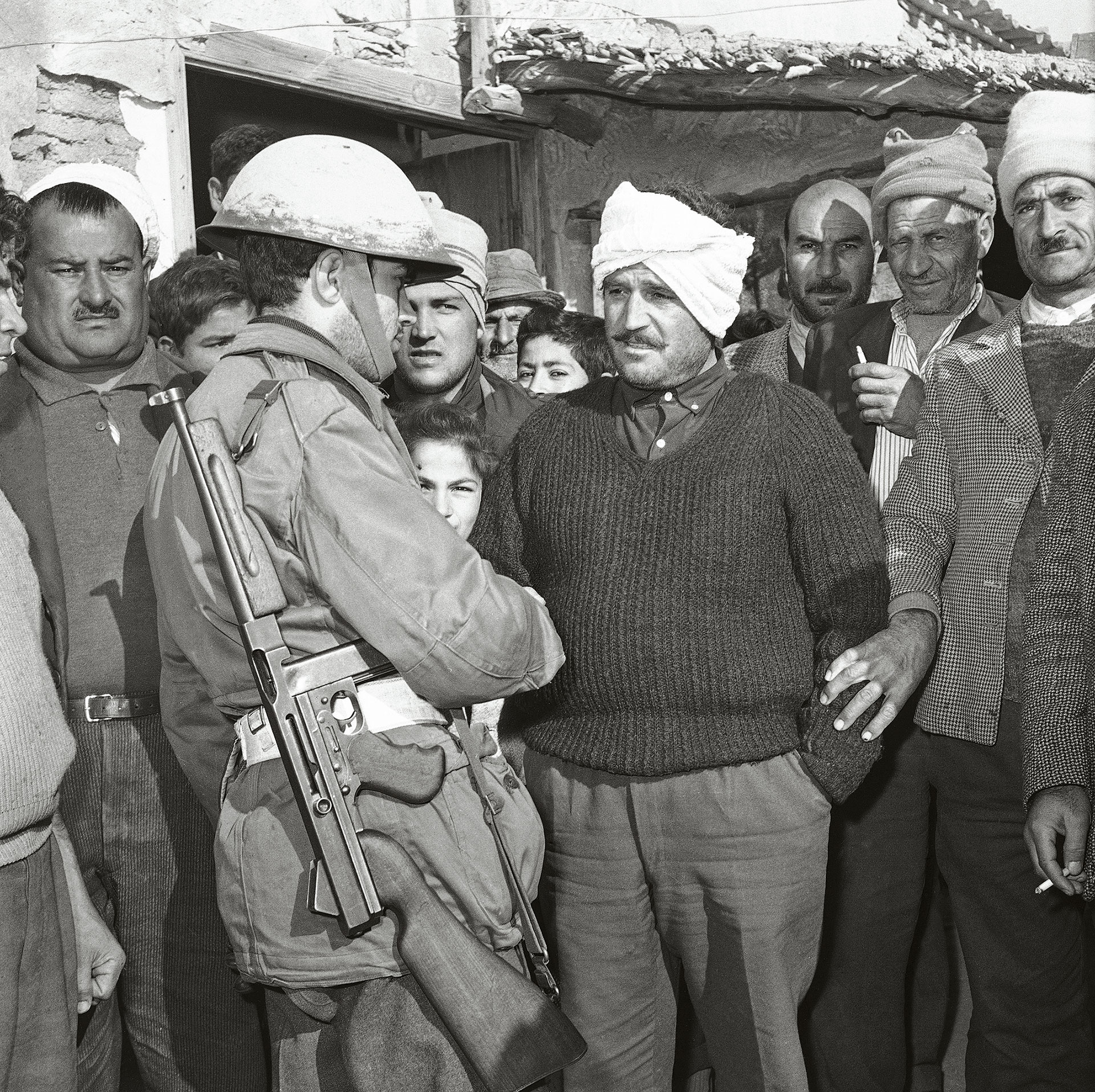 Τεταμένη η κατάστασις – Ματωμένα Χριστούγεννα-8