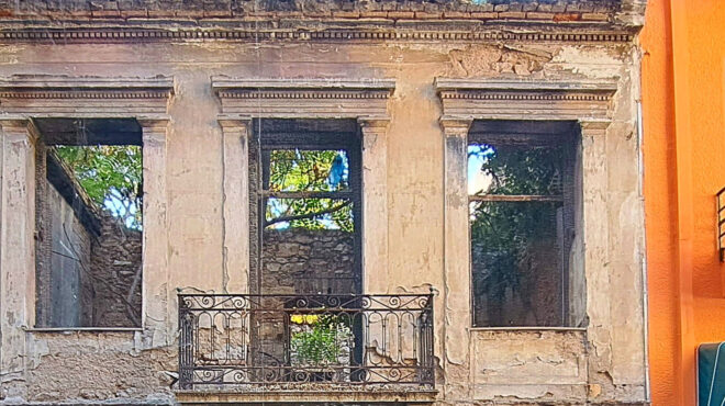 ενα-μοναχικό-σπίτι-κοντά-στη-βικτώρια-562724332