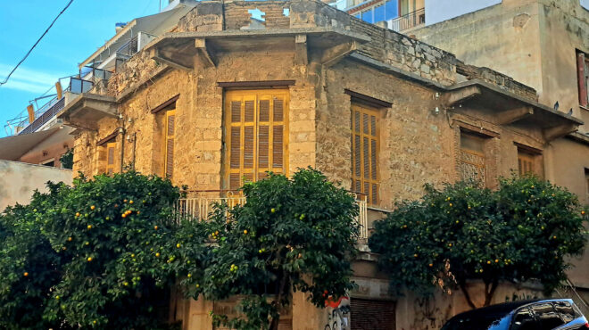 στην-οδό-βρυούλων-στον-βύρωνα-562737352