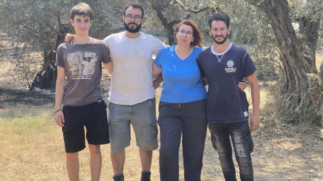 οι-επίμονοι-ελαιοπαραγωγοί-562724341