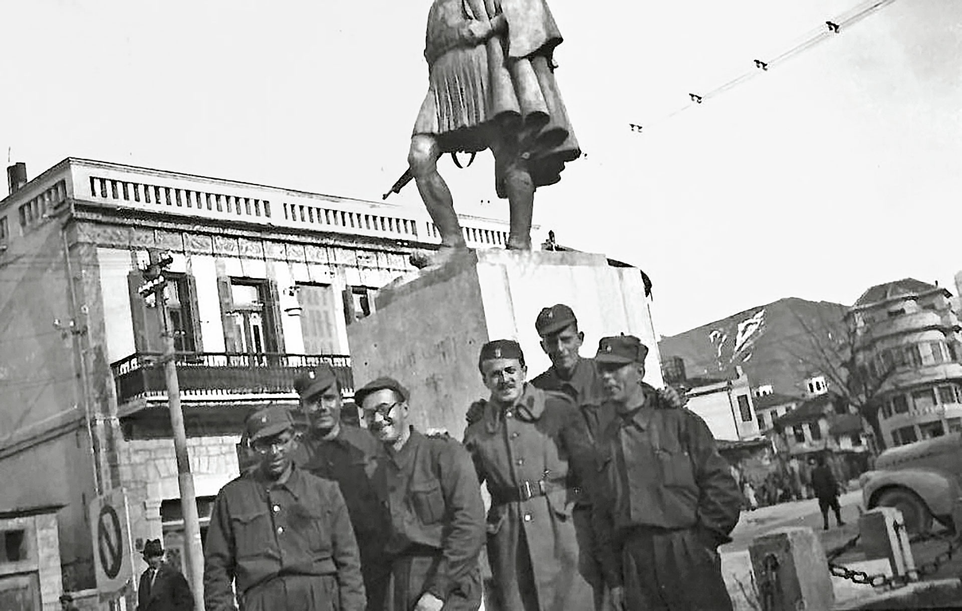 «Όταν έφεραν στο χωριό τον Δαβάκη, τραυματισμένο, πήγα στο σπίτι που τον είχαν, και ζήτησα να τον δω»-12