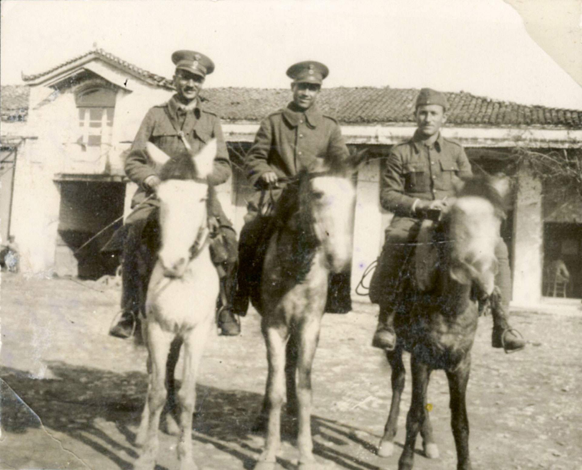 «Έπεσε η Κορυτσά! Έπεσε η Κορυτσά! Τρέχαμε πέρα-δώθε, φωνάζοντας δυνατά και το: Αέρα! Αέρα! Ιταλοί!»-12