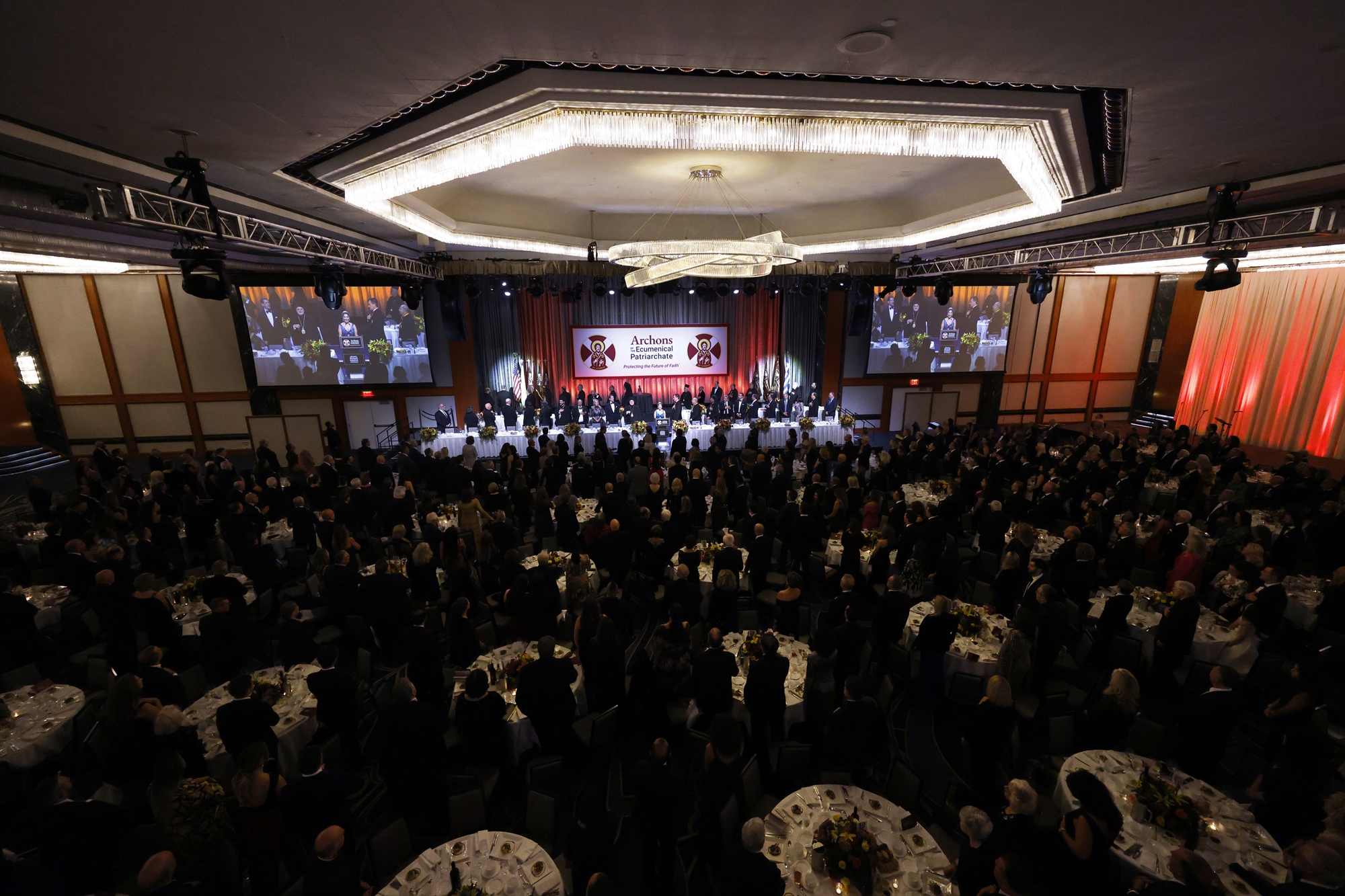 Ο πρίγκιπας Παύλος παρέλαβε το βραβείο Αθηναγόρας εκ μέρους του βασιλιά Καρόλου-2