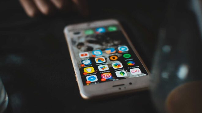 είναι-τα-social-media-εθιστικά-η-επιστήμη-έχει-τη-562712497