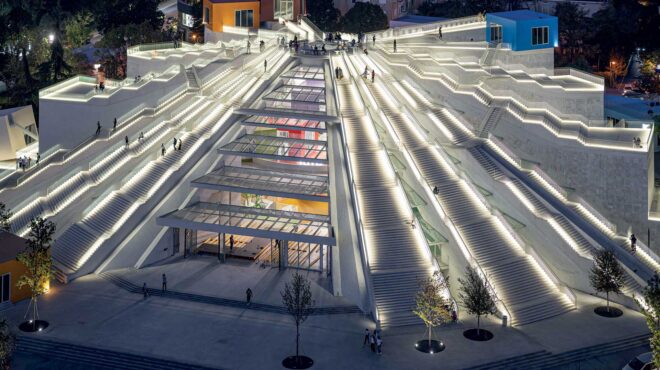 μία-βόλτα-στα-μικρά-ντουμπάι-των-βαλκα-562740697