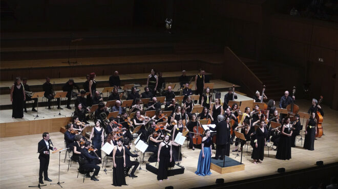 μέντελσον-γεμάτος-χρώματα-και-ποίηση-562724443