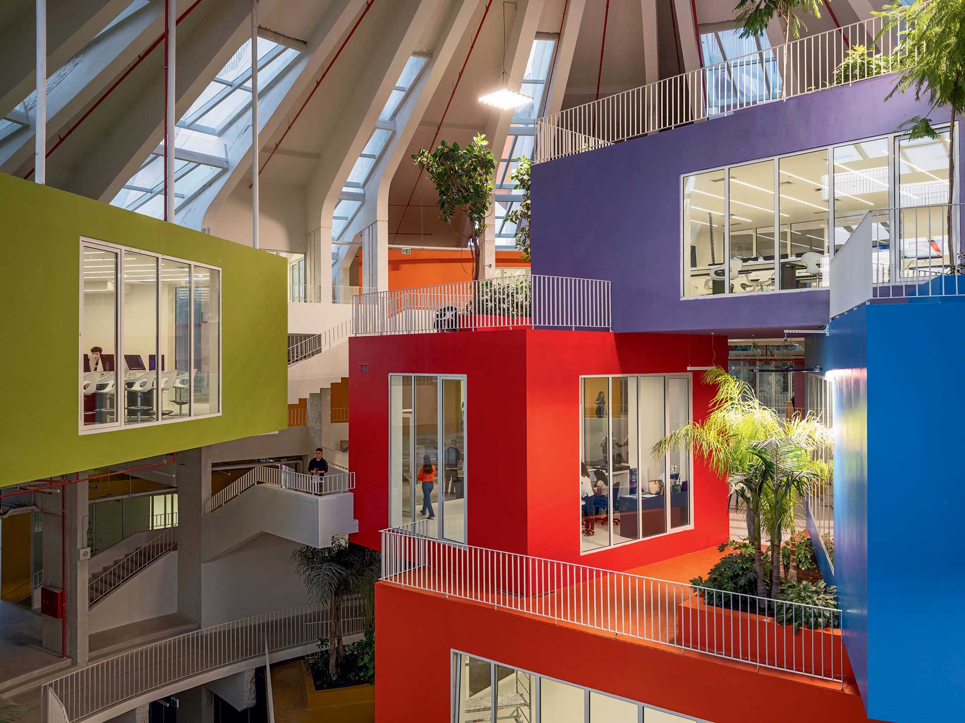 Μία βόλτα στα Μικρά Ντουμπάι των Βαλκανίων-2