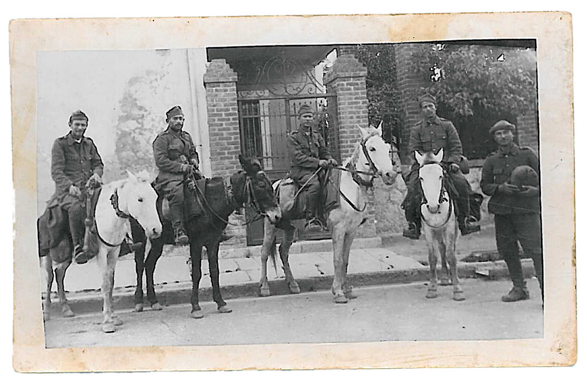 «Hκούσθη βόμβος αεροπλάνων και συγχρόνως εκκρήξεις βομβών, πανδαιμόνιον από φωνάς και κλάματα»-2