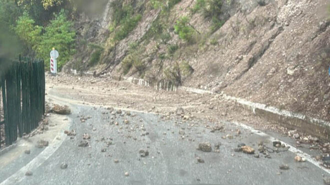 ρόδος-εγκατέλειψε-το-αυτοκίνητό-του-ό-562743649