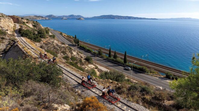 πάνω-σε-ένα-τρενοποδήλατο-στην-πιο-ιδι-562745350