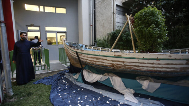 πίσω-από-την-τρικυμία-στην-κιβωτό-562737598