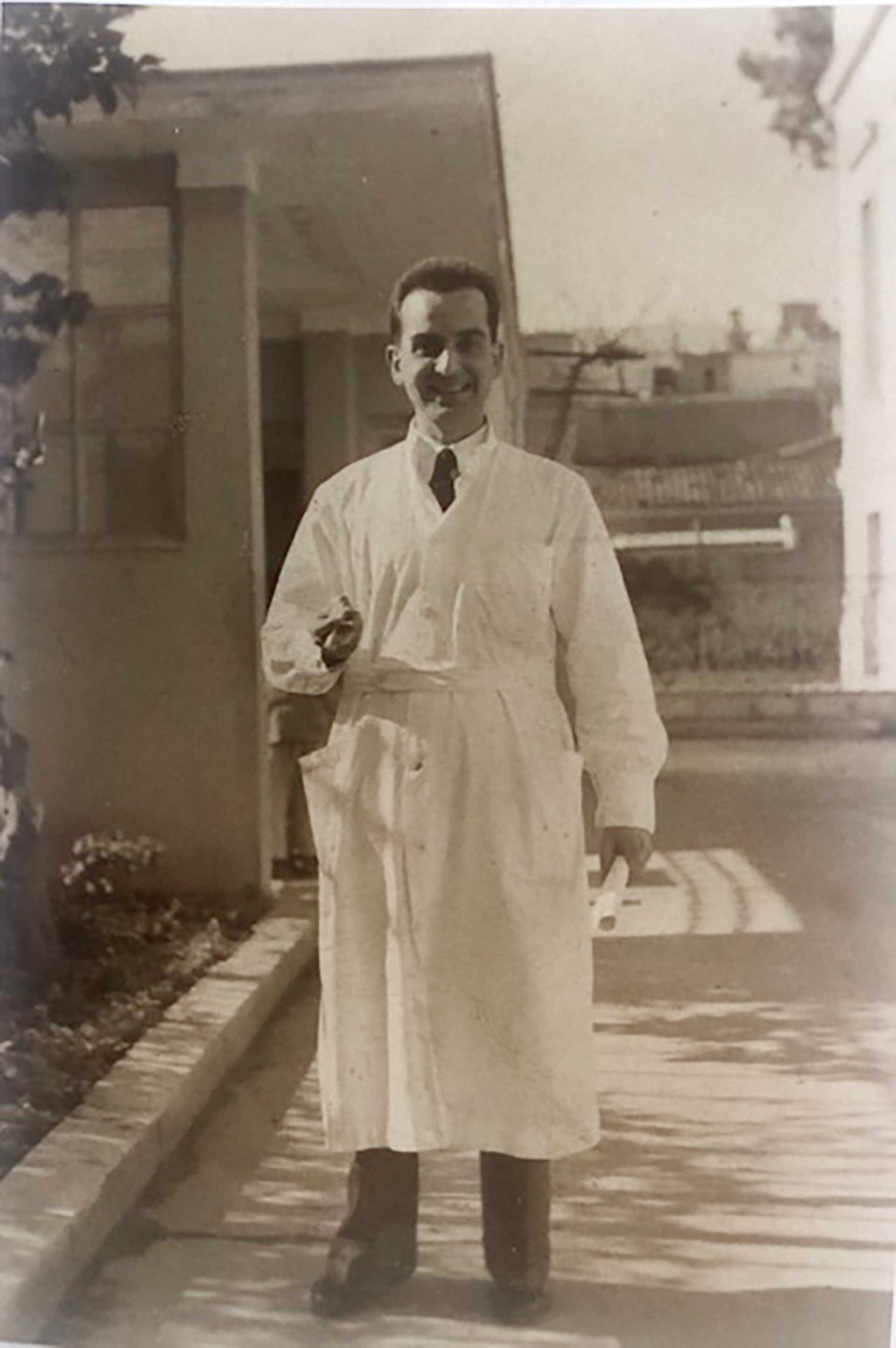 «Hκούσθη βόμβος αεροπλάνων και συγχρόνως εκκρήξεις βομβών, πανδαιμόνιον από φωνάς και κλάματα»-8